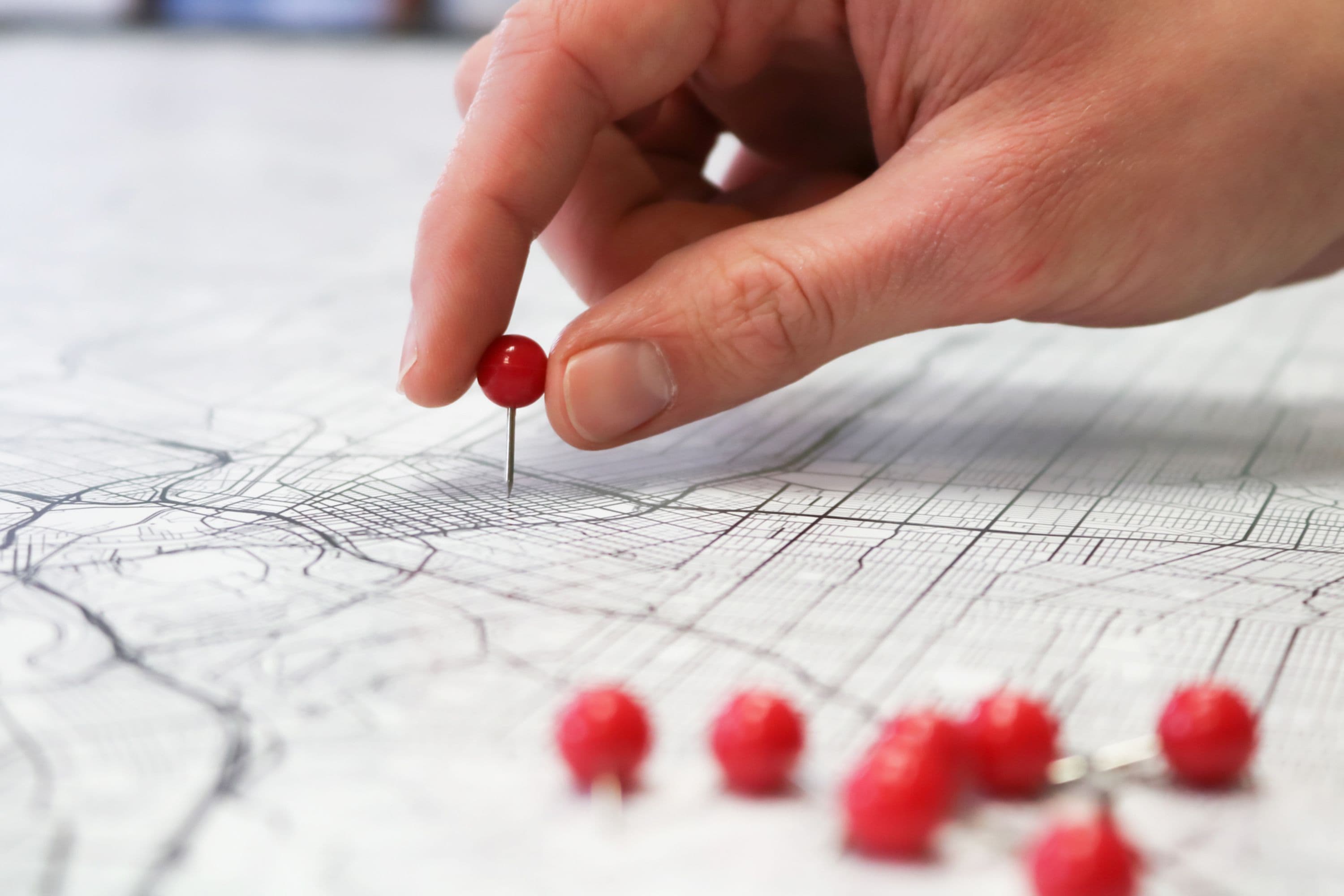 Pinning a prime city location on a map